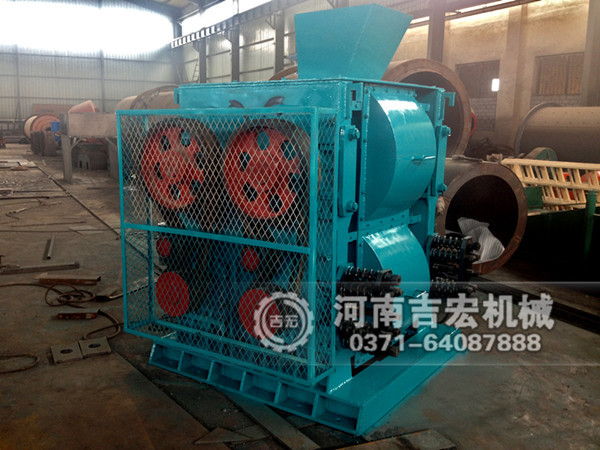 生產(chǎn)石英壓裂砂用什么設(shè)備,推薦使用四輥破碎機！